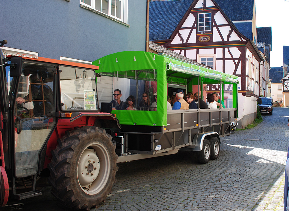 Weingut Schuh-Sausen Reil Mosel Planwagen