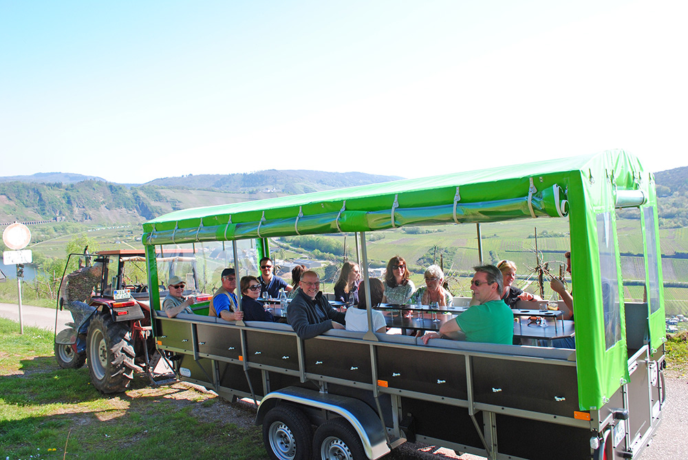 Weingut Schuh-Sausen Reil Mosel Planwagen