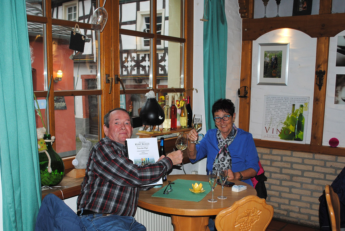 Weingut Schuh-Sausen Reil Mosel Weinstube Winzerstube